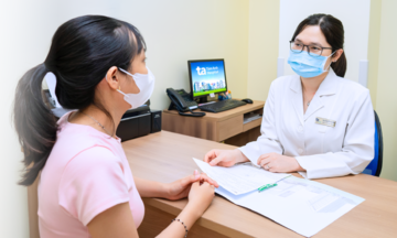 Which sleeping position helps reduce snoring?