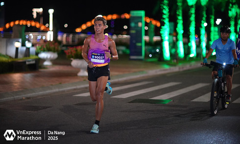 Elite Vietnamese runners seek new limits at VnExpress Marathon All-Star
