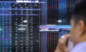 Money flowing into stocks drops sharply