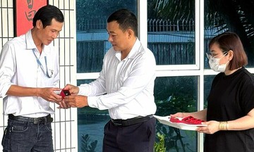 Factory in Dong Thap awards 1,000 gold taels to workers