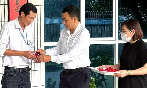 Factory in Dong Thap awards 1,000 gold taels to workers