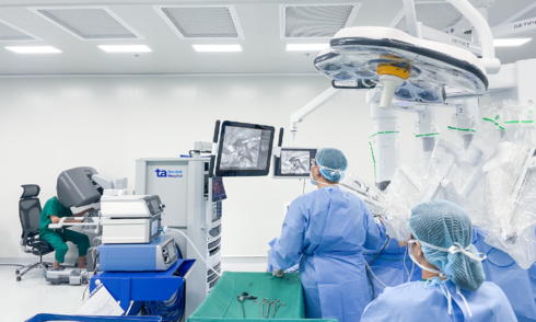 Surgical robot removes tumor from patient's chest