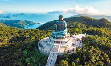 Visiting a century-old monastery and a 34 m Buddha statue in Hong Kong