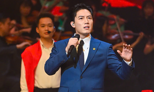 Art program portrays the party's development history