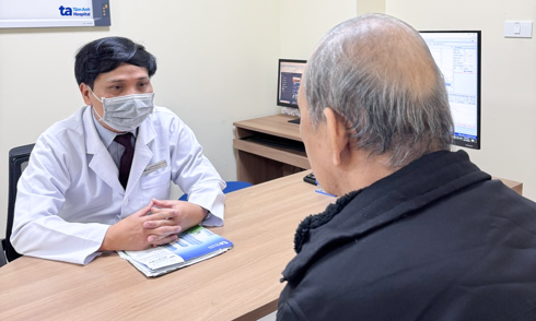 Goiter displaces man's trachea, esophagus