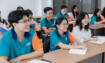 Ho Chi Minh City University of Economics new graduates earn over 9 million VND
