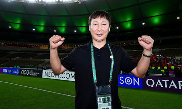 Coach Kim Sang-sik: 'We will try, even though we miss pho a lot'