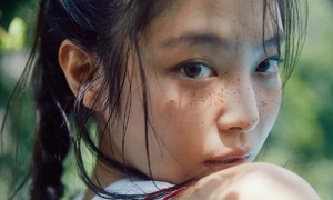 Jennie opens semi-nude photo exhibition