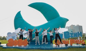 "Blue bird" check-in model in three major cities