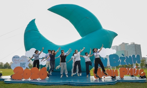 "Blue bird" check-in model in three major cities