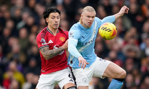 Man Utd defender in war of words with Scholes