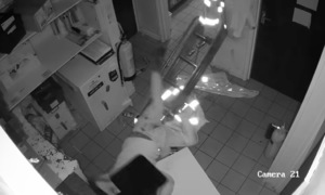 Clumsy thief falls 4 times attempting escape