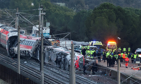 Spain high-speed train collision described as 'extremely strange'