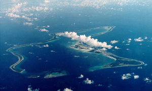 US president slams UK as 'stupid' for returning island to Mauritius