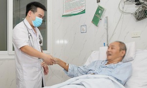 53-year-old man suffers cardiac arrest during tennis