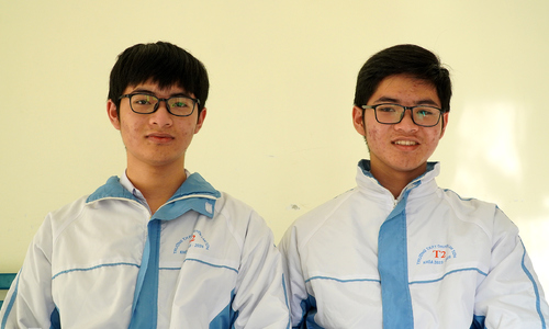 Twin brothers both win national mathematics first prize