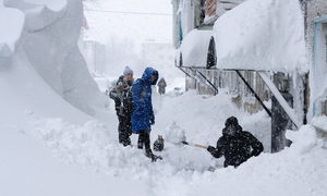 Survival in Russia's record-breaking snowfall