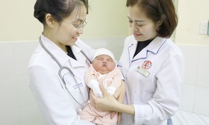 Baby girl born weighing 5,1 kg