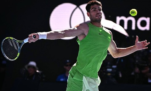 Alcaraz takes 78 minutes for first set at Australian Open