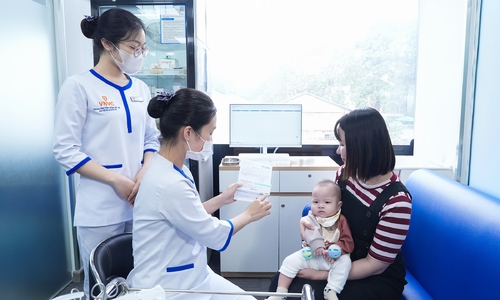 Why do children often experience prolonged wheezing after recovering from RSV?