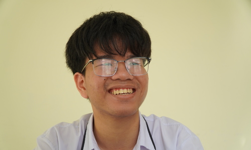 National physics valedictorian enjoys creating new exercises