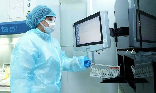 Co-infection with five microorganisms due to immunodeficiency