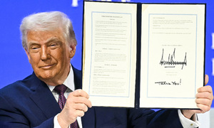 Trump signs document establishing Peace Council