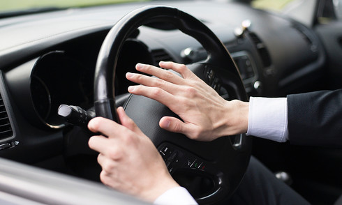 Why drivers in many countries hesitate to honk