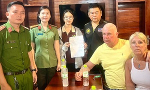 Phu Quoc rapid response team helps British tourists recover VND 290 million