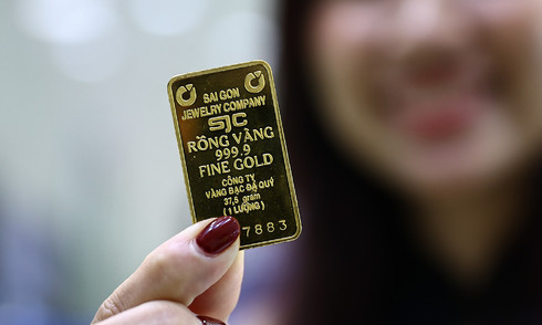 Man scammed out of 300 million dong buying two taels of gold via 'blue tick Facebook' account