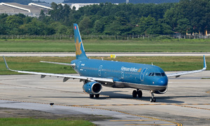 Many flights from Ho Chi Minh City to central Vietnam for Tet are fully booked