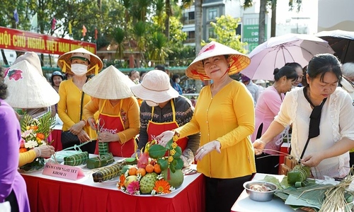 Residents compete in traditional Tet feast cooking, celebrating early in the Mekong Delta