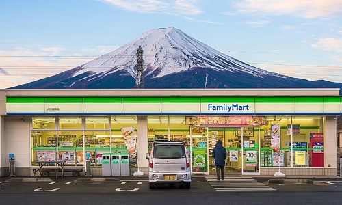 How Japan's convenience stores became tourist destinations