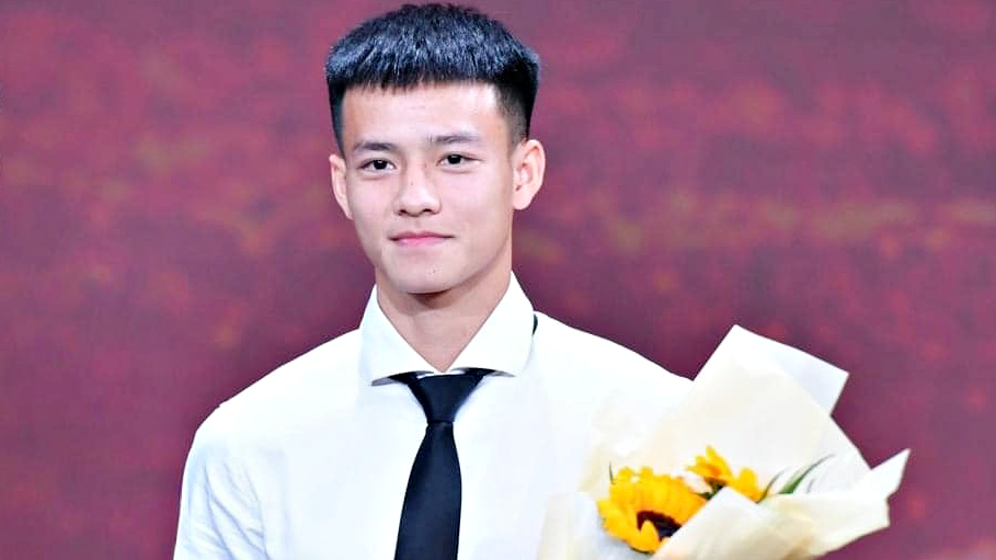 Striker Nguyen Thanh Nhan's dashing appearance