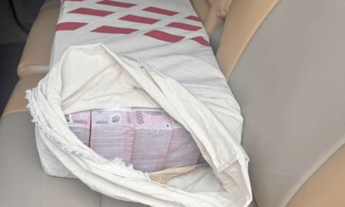Driver returns 1 billion VND found on highway