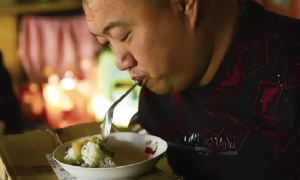 Man without limbs supports his entire family through determination