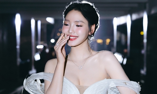 18-year-old beauty stars in Truong Giang's Tet film