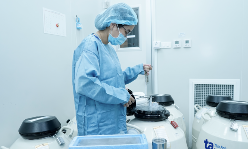 Should men frequently exposed to chemicals consider sperm cryopreservation?