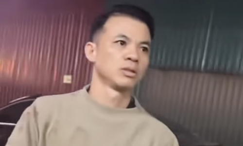 Man fatally stabs older girlfriend multiple times