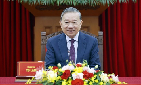 General secretary To Lam holds phone call with Xi