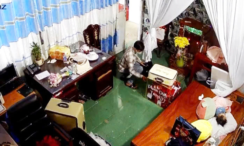 Man steals wedding gift money to buy gold jewelry for girlfriend