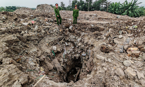 Three directors arrested in illegal dumping case of 7,800 tons of solid waste in Hanoi