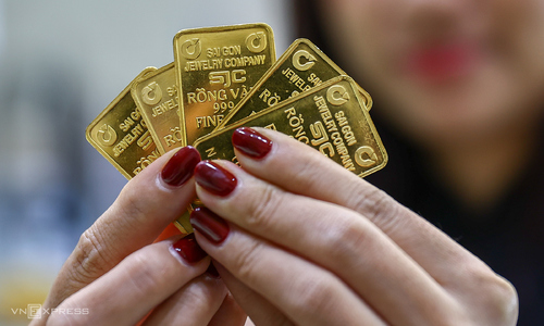 Gold price surpasses 180 million dong