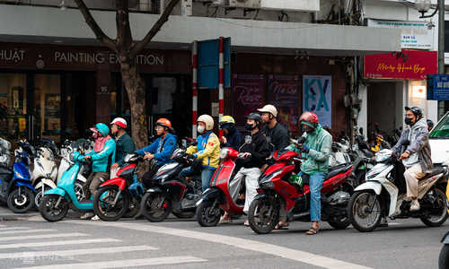 Ride-hailing and manufacturing firms offer electric motorbike rentals to drivers