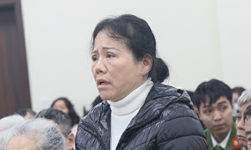 Hospital director 'rejected' gifts but sent bank account details for transfers