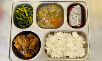 Over 2,200 students suspend semi-boarding meals due to suspected contaminated food