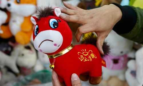 "Crying horse" - a defective product suddenly becomes a hit during Tet