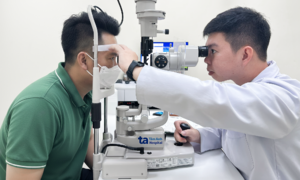 Man falls from 3 meters, suffers conjunctival hemorrhage