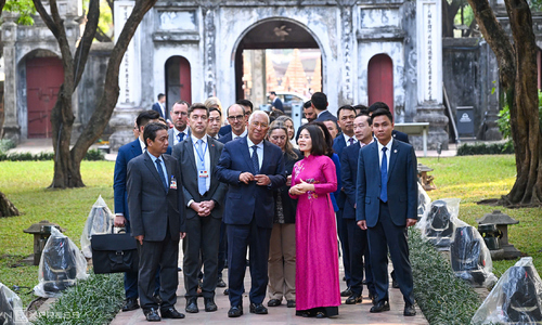 European Council President visits Van Mieu - Quoc Tu Giam
