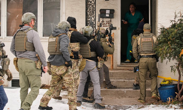 Federal agents 'visit homes to warn' ICE critics